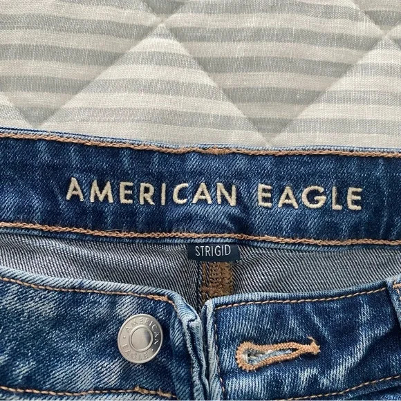 American Eagle Outfitters Strigid Mom Jeans - Picture 8 of 9